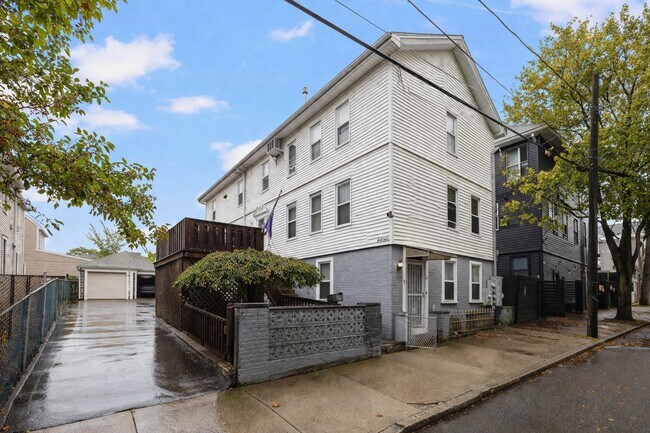 Plus de détails pour 41 E Transit St, Providence, RI - Multi-résidentiel à vendre