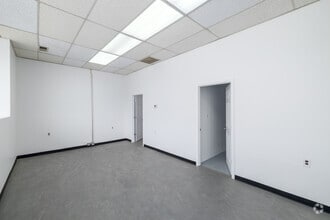 2700-2738 N Graham St, Charlotte, NC à louer Hall d’entrée- Image 2 de 9