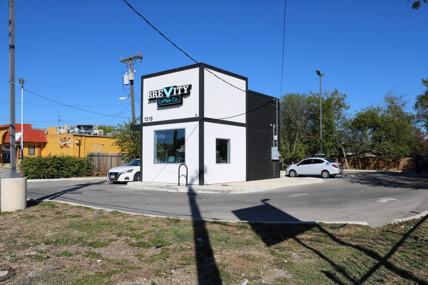 1019 SW Military Dr, San Antonio, TX à vendre - Photo du bâtiment - Image 3 de 8