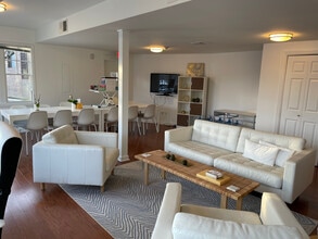 16 Taylor Pl, Westport, CT for lease Building Photo- Image 2 of 5