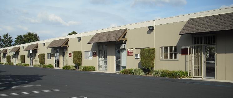 2311-2337 S Otis St, Santa Ana, CA for lease - Building Photo - Image 3 of 5