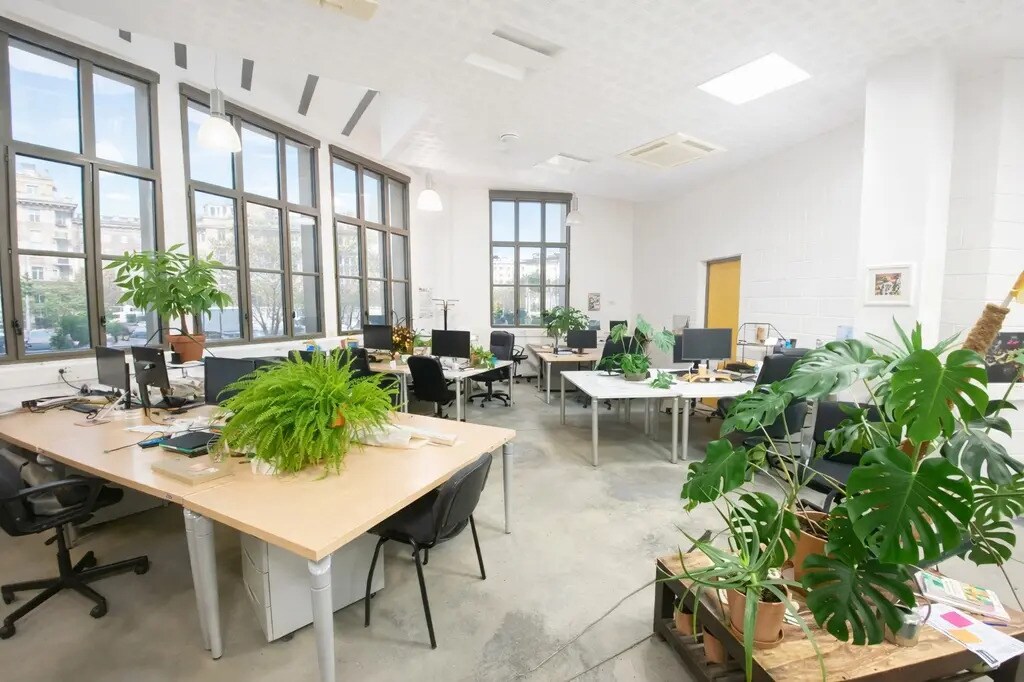 Office in Paris for lease Building Photo- Image 1 of 6