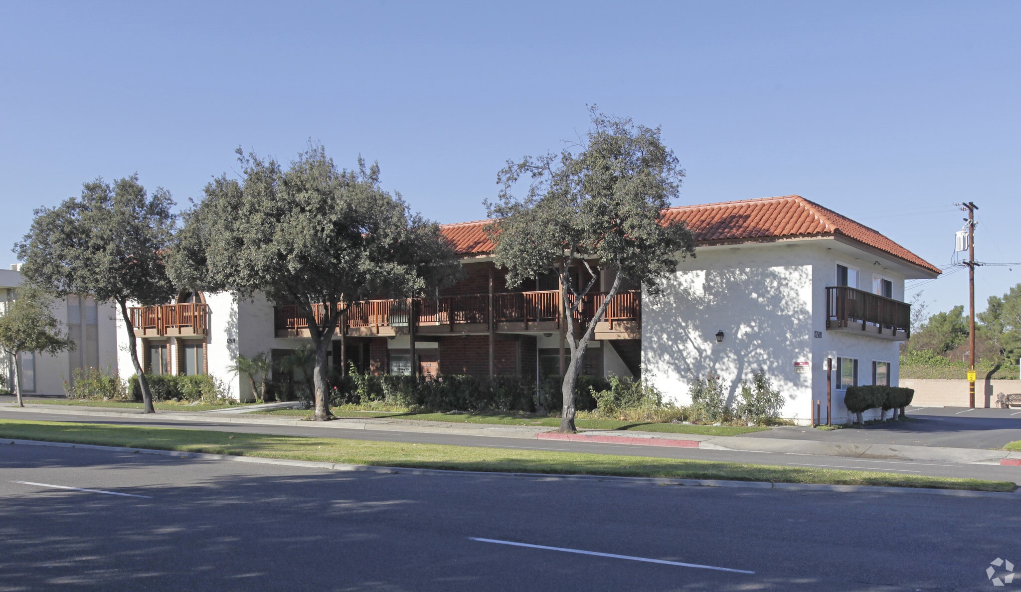 17501 Irvine Blvd, Tustin, CA for lease Primary Photo- Image 1 of 3