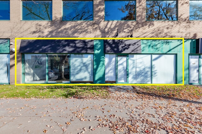 More details for 6525-6529 Décarie Boul, Montréal, QC - Office/Retail, Retail for Lease