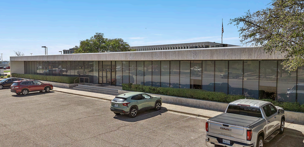 1512 Lake Air Dr, Waco, TX for lease - Building Photo - Image 1 of 4