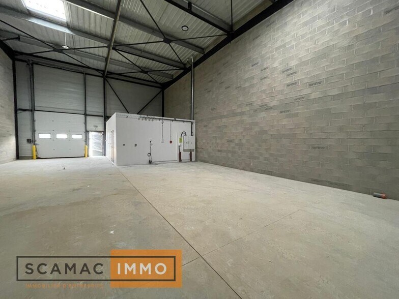 Industrial in Savigny-le-Temple for lease - Building Photo - Image 1 of 4