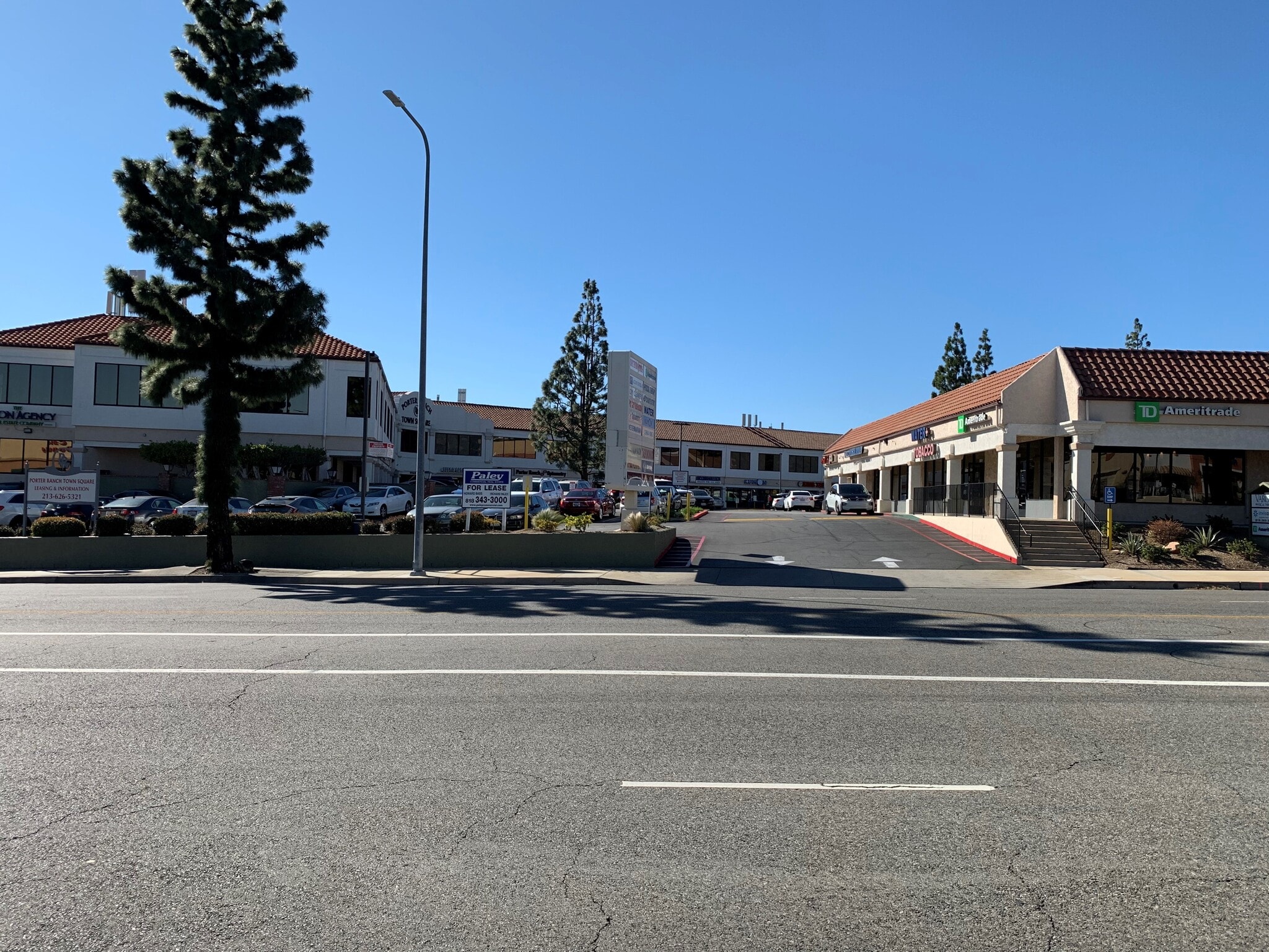 19450 Rinaldi St, Northridge, CA for lease Primary Photo- Image 1 of 3
