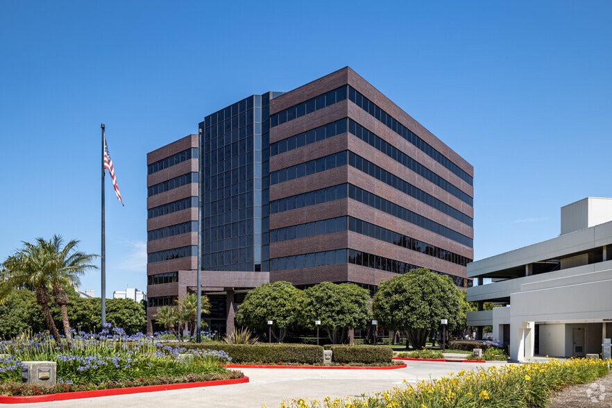 2301 Dupont Dr, Irvine, CA for lease - Primary Photo - Image 1 of 17