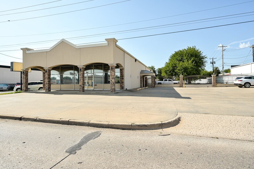 6308 NW 39th Expy, Bethany, OK for sale - Building Photo - Image 1 of 34