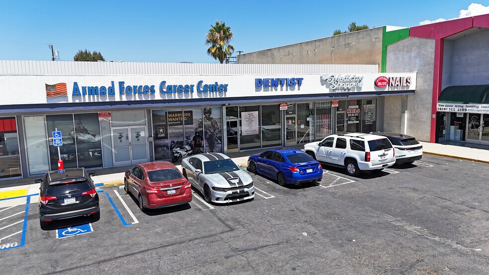 16909-16933 Devonshire St, Granada Hills, CA à louer - Photo du bâtiment - Image 2 de 9