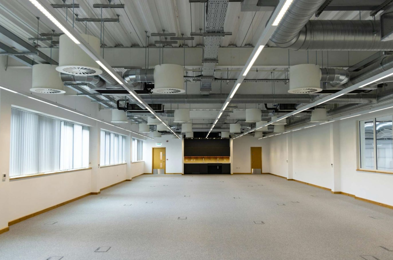 8A West Stone, Droitwich for lease Interior Photo- Image 1 of 3