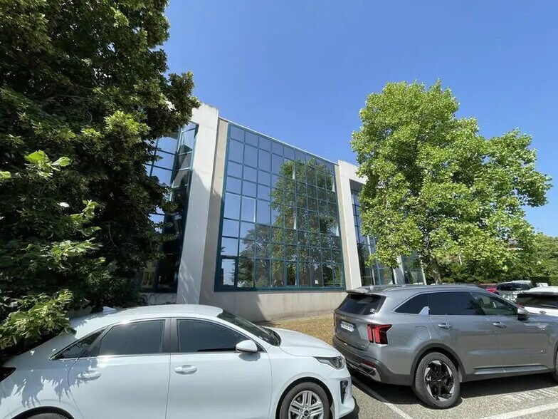 151 Route De Vourles, Saint-Genis-Laval à vendre - Photo du bâtiment - Image 2 de 12