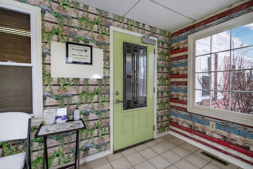 301 Hurley Ave, Kingston, NY à vendre - Photo du bâtiment - Image 2 de 25