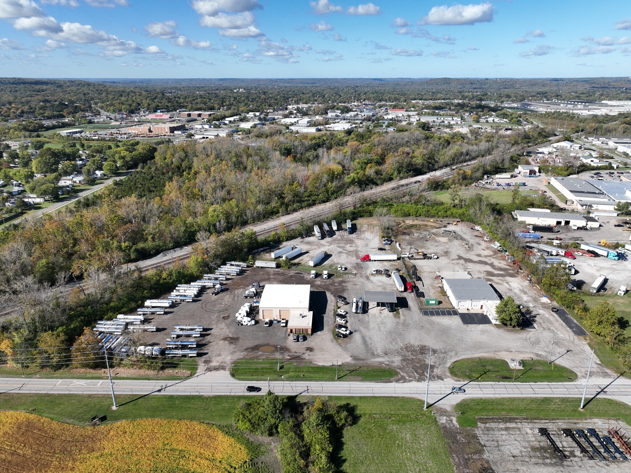 N Gilmore Rd portefeuille de 2 propriétés à vendre sur LoopNet.ca Photo du bâtiment- Image 1 de 17