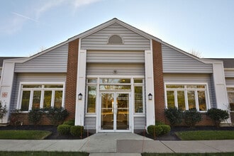 408 Executive Dr, Langhorne, PA à louer Photo du bâtiment- Image 2 de 15