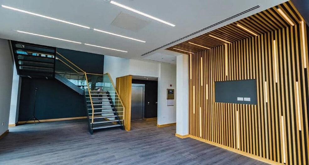 Meaford Rd, Stone for lease - Interior Photo - Image 3 of 8