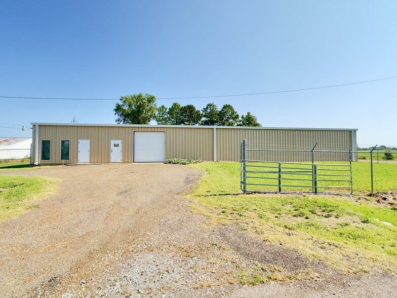 2202 Walker Tanner Rd, Union City, TN for sale - Primary Photo - Image 1 of 26