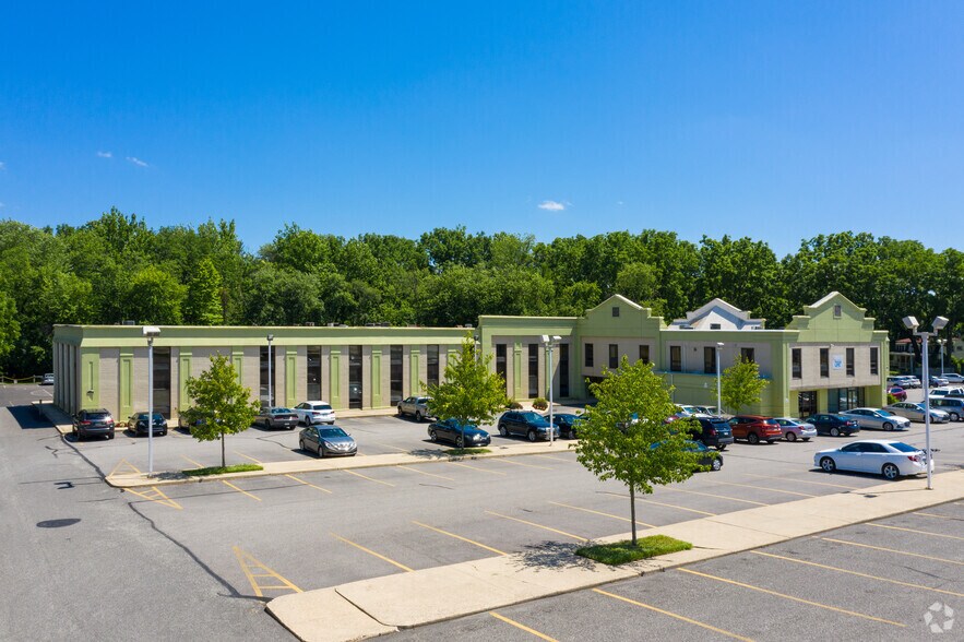 715 Twining Rd, Dresher, PA à louer - Photo du bâtiment - Image 2 de 28