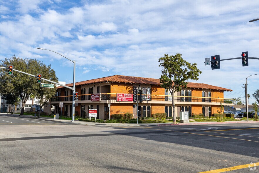 17772 Irvine Blvd, Tustin, CA à louer - Photo du bâtiment - Image 3 de 38