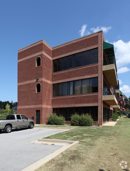 827 Fairways Ct, Stockbridge, GA à louer - Photo du bâtiment - Image 3 de 3