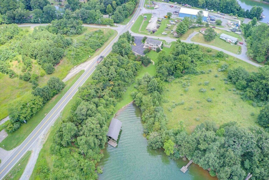 1027 Waterwheel Dr, Moneta, VA à vendre - Photo du bâtiment - Image 3 de 10