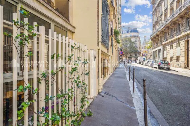 Bureau dans Paris à louer - Photo du bâtiment - Image 2 de 2