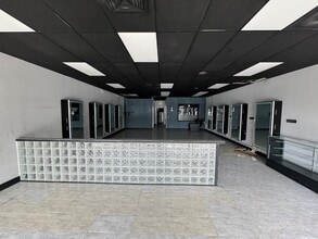 1675 Forum Pl, West Palm Beach, FL for lease Interior Photo- Image 1 of 6