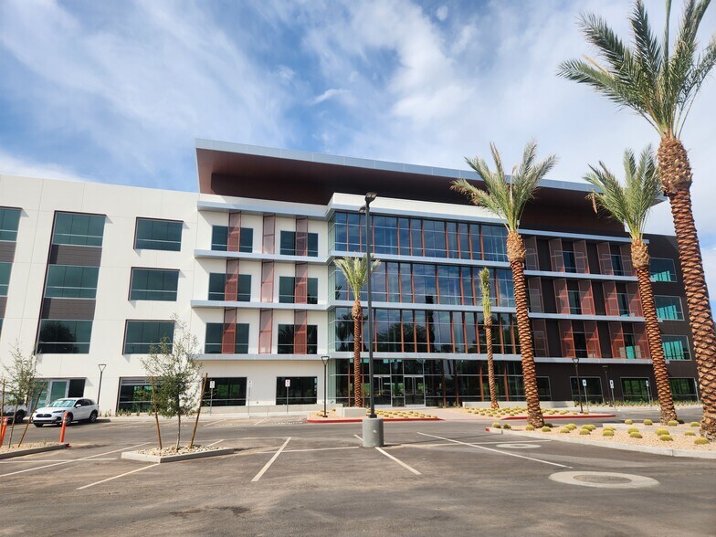 8240 S River Pky, Tempe, AZ à vendre - Photo du bâtiment - Image 1 de 9