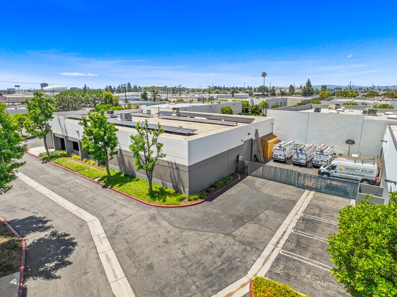 749 N Main St, Orange, CA à vendre - Photo du bâtiment - Image 2 de 11