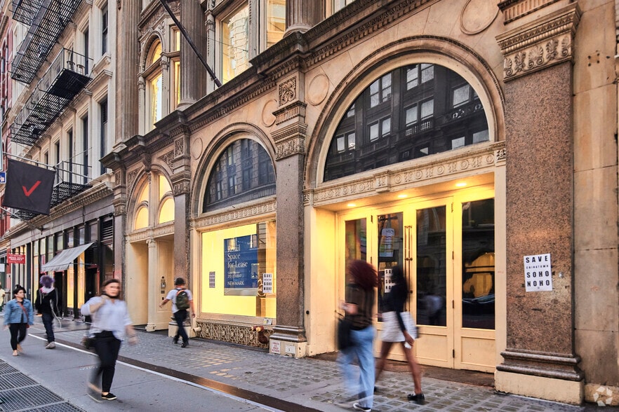 160 Mercer St, New York, NY for lease - Building Photo - Image 2 of 3