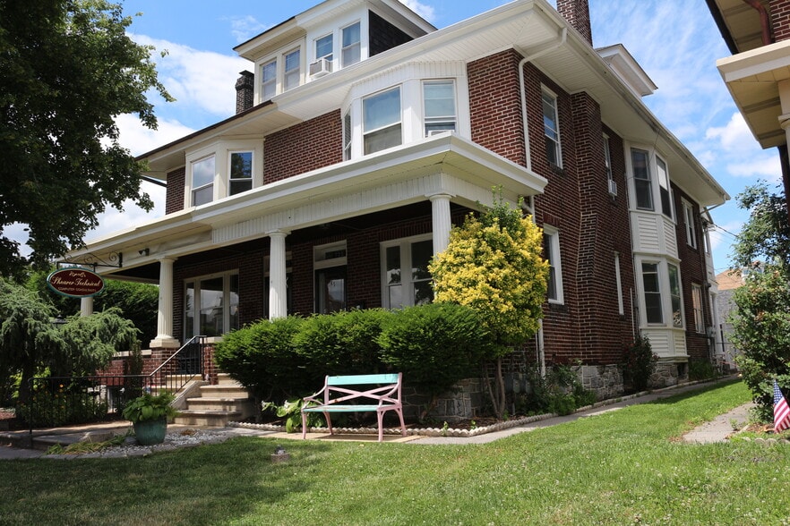 725 Penn Ave, West Reading, PA à louer - Photo du bâtiment - Image 1 de 15