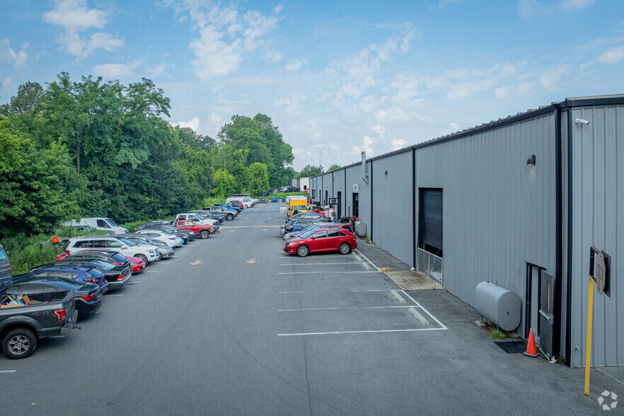 12300 Owings Mills Blvd, Reisterstown, MD à louer - Photo du bâtiment - Image 3 de 6