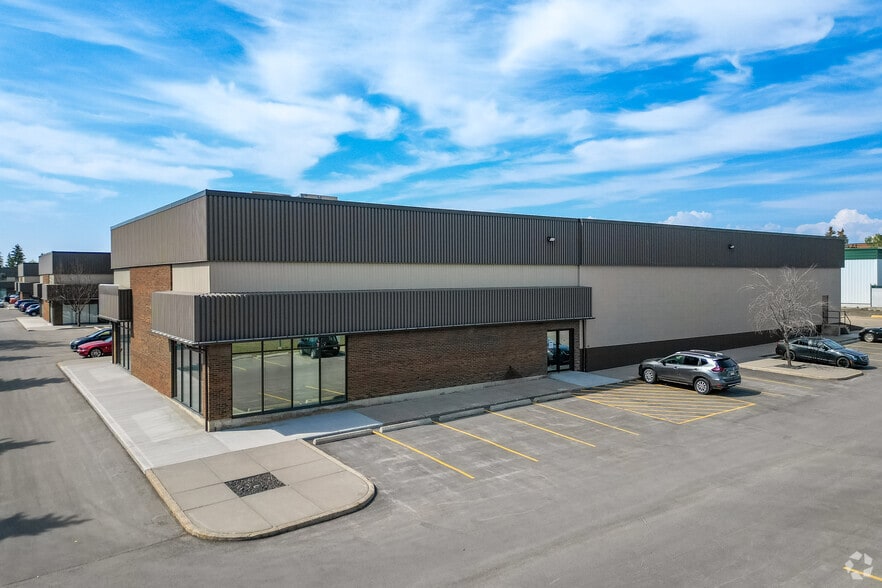 3805-3905 29th St NE, Calgary, AB à louer - Photo du bâtiment - Image 2 de 7
