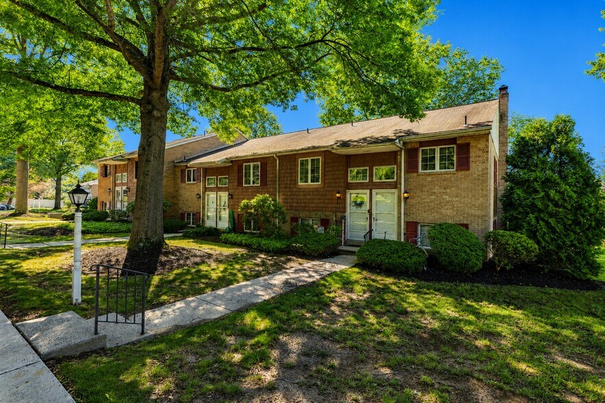 N Ridge Road Ridgeway ct, Perkasie, PA à vendre - Photo du bâtiment - Image 3 de 3
