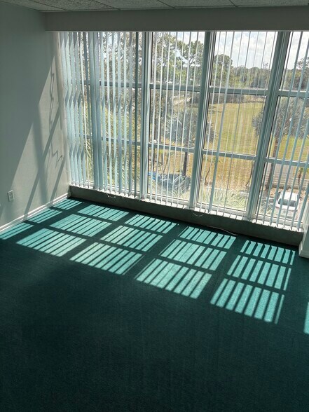 8000 S Us-1 Hwy, Port Saint Lucie, FL à louer - Photo du bâtiment - Image 2 de 11