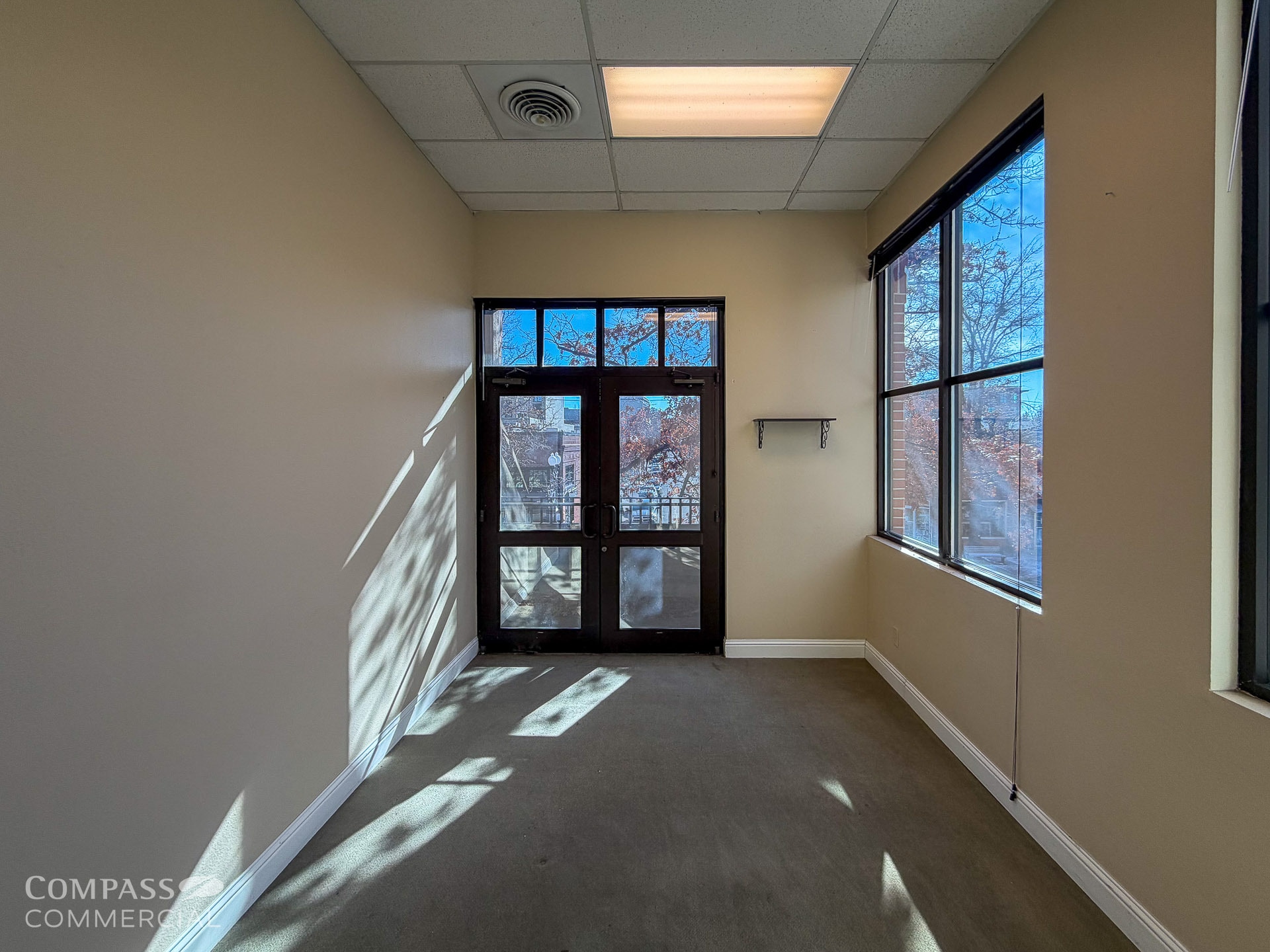 869 NW Wall St, Bend, OR for lease Interior Photo- Image 1 of 11