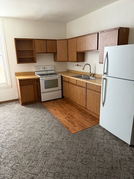 318 W North Water St, New London, WI à vendre - Photo du bâtiment - Image 2 de 43