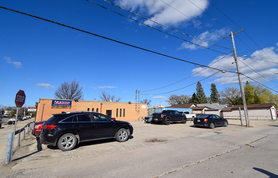 108 Bond St, Winnipeg, MB à vendre - Photo du bâtiment - Image 2 de 8