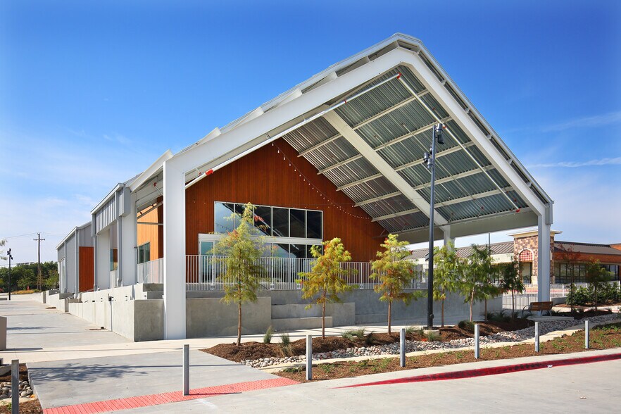 1717 E Spring Creek Pky, Plano, TX à louer - Photo du bâtiment - Image 1 de 8