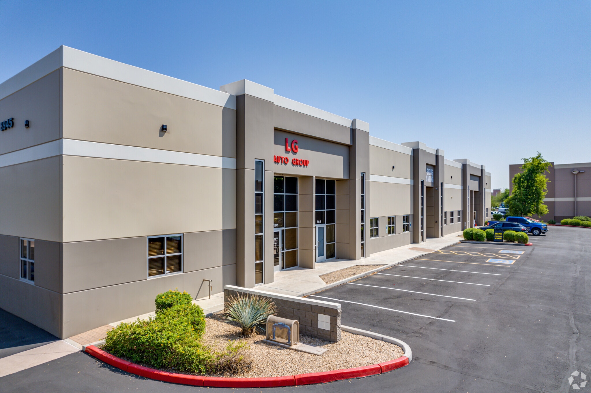 8945 W Larkspur Dr, Peoria, AZ for lease Primary Photo- Image 1 of 18