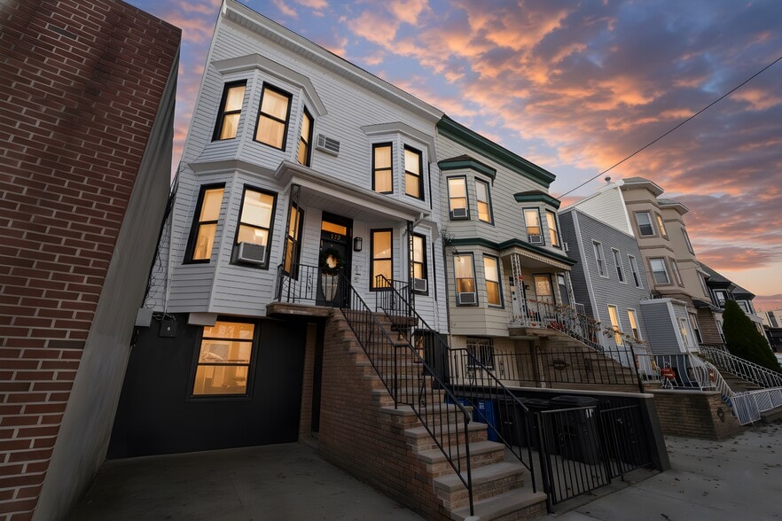 179 Hackensack Plank Rd, Weehawken, NJ à vendre - Photo du bâtiment - Image 2 de 57