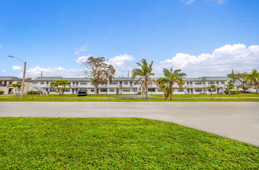 3111 NW 3rd Ave, Pompano Beach, FL for sale - Building Photo - Image 1 of 43