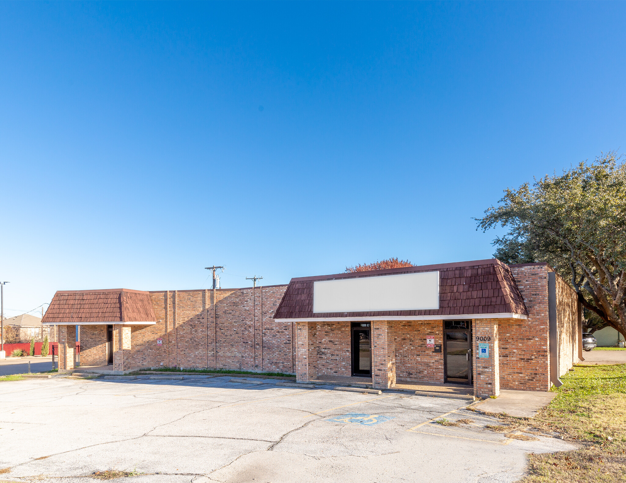 9007-9009 Benbrook Blvd, Benbrook, TX à vendre Photo principale- Image 1 de 7