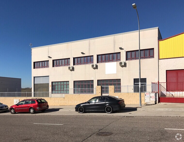 Avenida del Monte Boyal, 296, Casarrubios del Monte, Toledo à louer - Photo du bâtiment - Image 2 de 2
