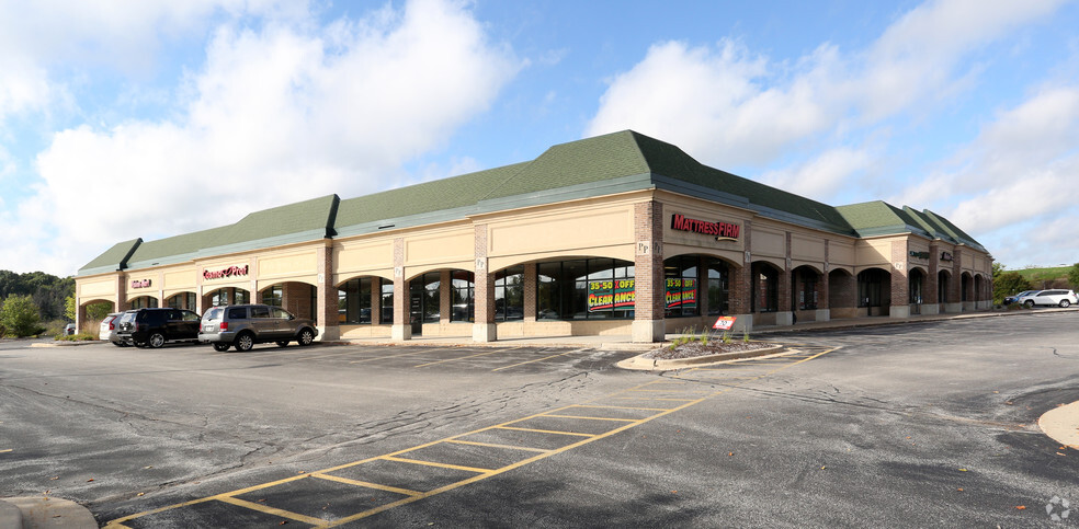 900-1140 Gateway Ct, West Bend, WI for lease - Building Photo - Image 2 of 6