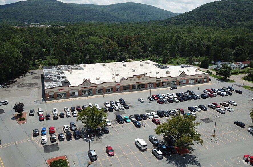 986 Main St, Fishkill, NY for lease - Aerial - Image 3 of 28