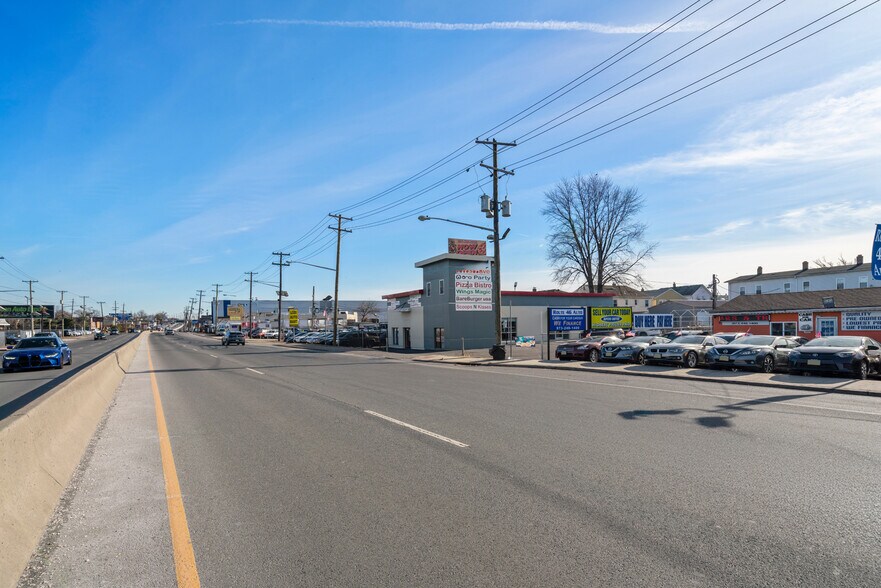 72 Route 46 E, Lodi, NJ à vendre - Photo du bâtiment - Image 2 de 9