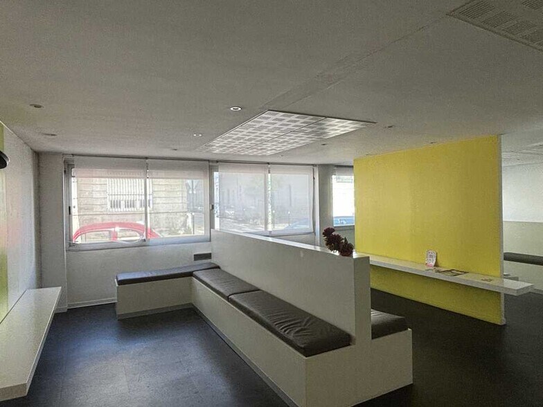 Office in Bordeaux for sale - Interior Photo - Image 1 of 9