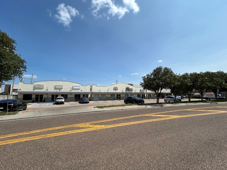 9803 Sterling Loop, Laredo, TX à vendre - Photo du bâtiment - Image 1 de 27
