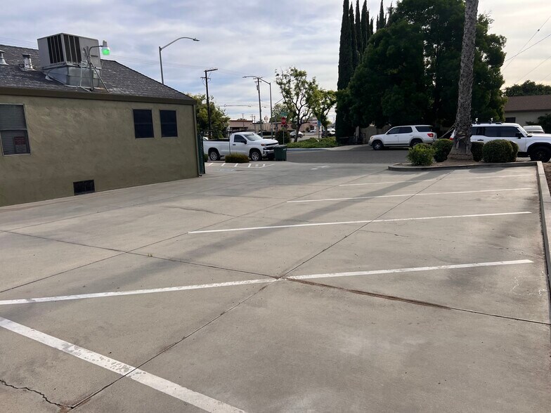 2450 E Whitmore Ave, Ceres, CA à louer - Photo du bâtiment - Image 3 de 14